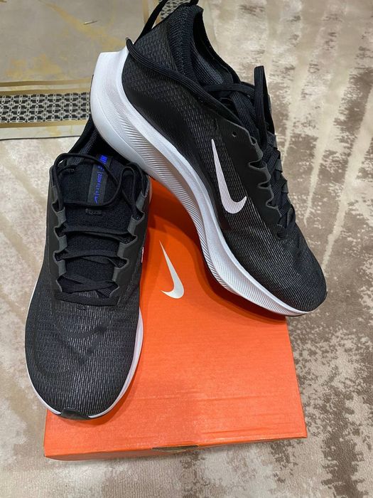 Кроссовки мужские и оригиналные от Nike Zoom Fly 4
Состояние: Абсолютн