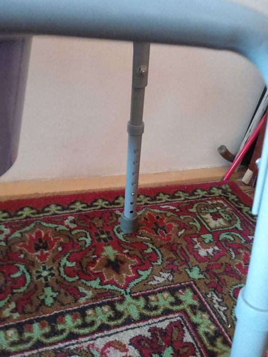 Санитарный стул для инвалидов