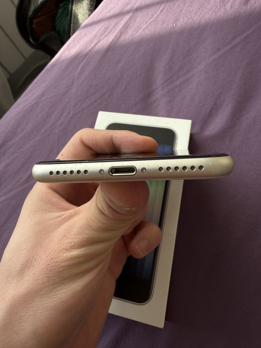iPhone SE3 Starlight 2022 года 97% акб