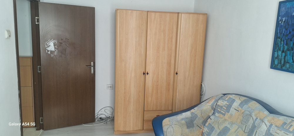 Proprietar vind  apartament cu 2 camere decomandat