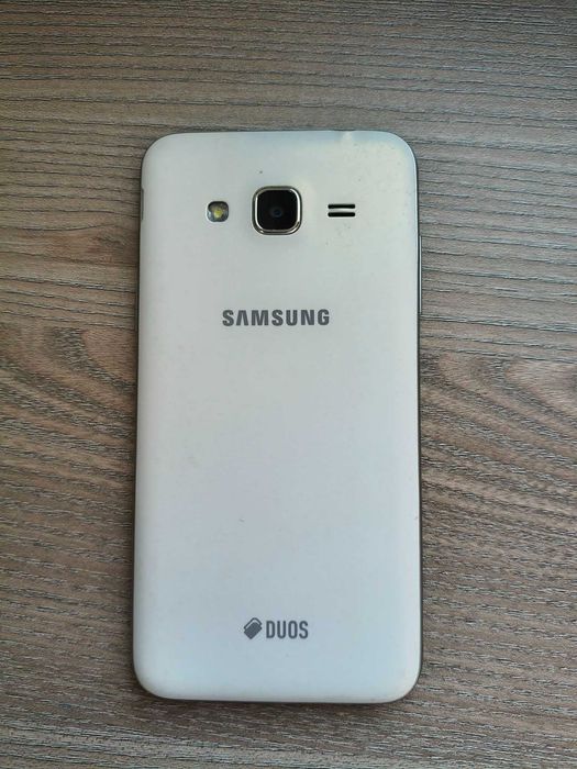Vind telefon Sansung Galaxy  J3