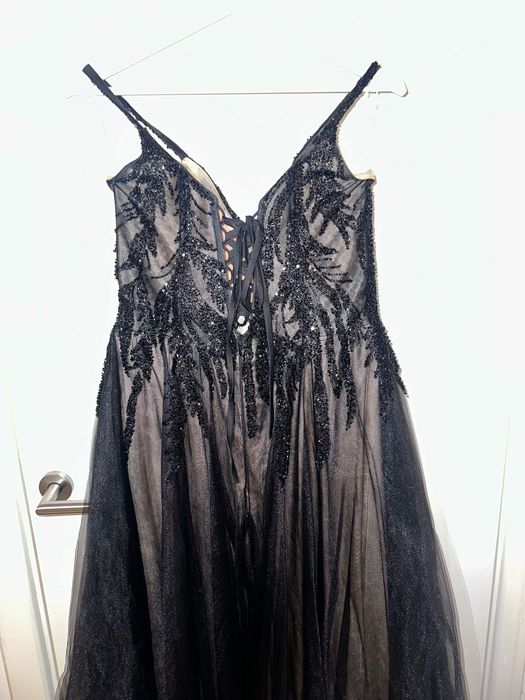 Продавам бална рокля