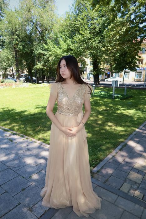 Золотое Вечернее платье