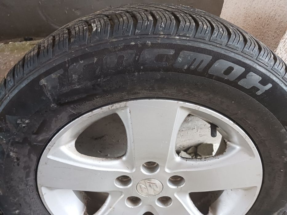 Vând urgent jante și cauciucuri Suzuki Grand Vitara