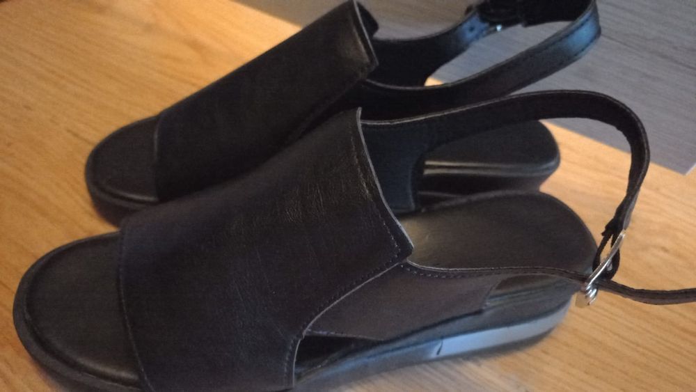 Продам Босоножки