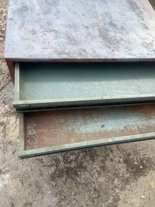 Шкаф за чертежи и / или инструменти