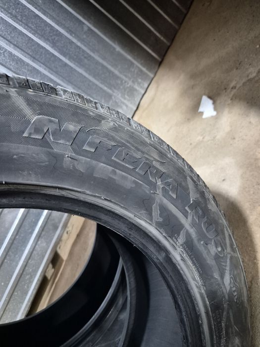 Продам шины б/у 235-60 R18