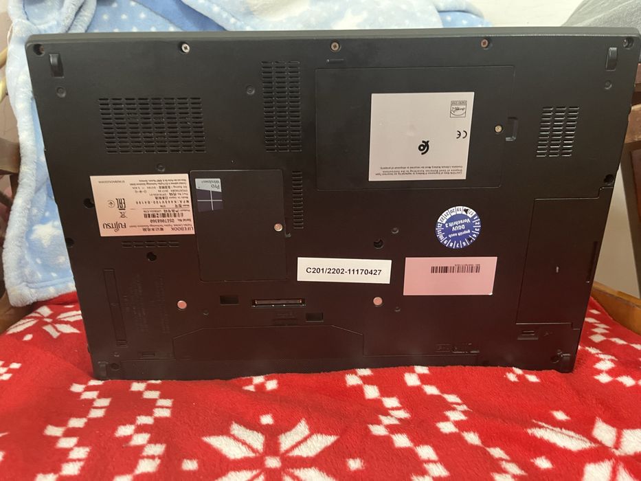 Laptop de vanzare sau piese din el