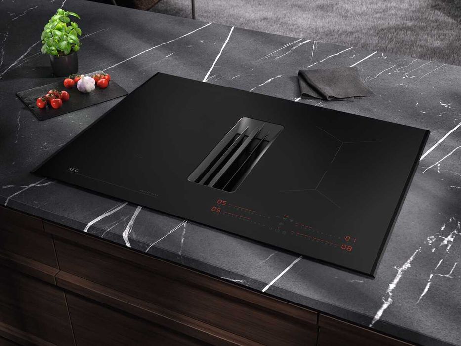 Индукционен плот с аспиратор AEG XUB6845AB