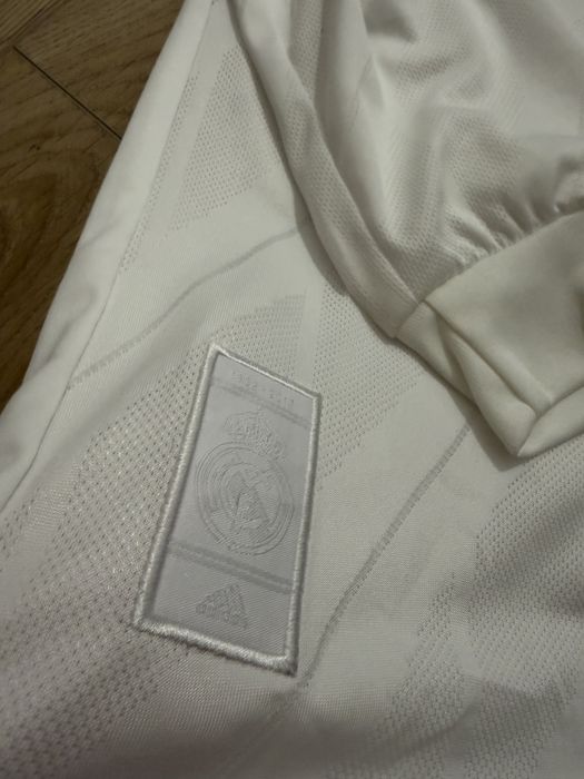 Tricou de fotbal Maneca Lunga Adidas Real Madrid Marime M cu Cristiano Ronaldo 7 CR7 marime M noua Final Kyev