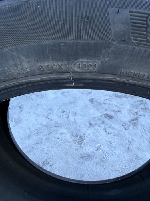 Продам резину 285 45 r21