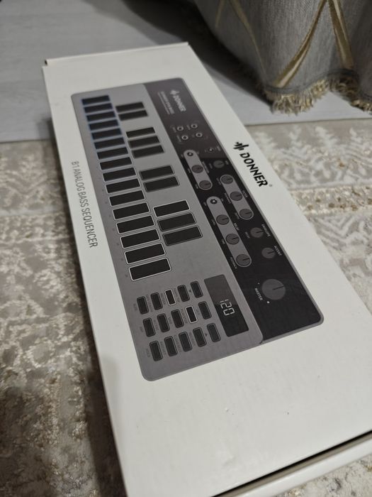 Басовый синтезатор Donner B1