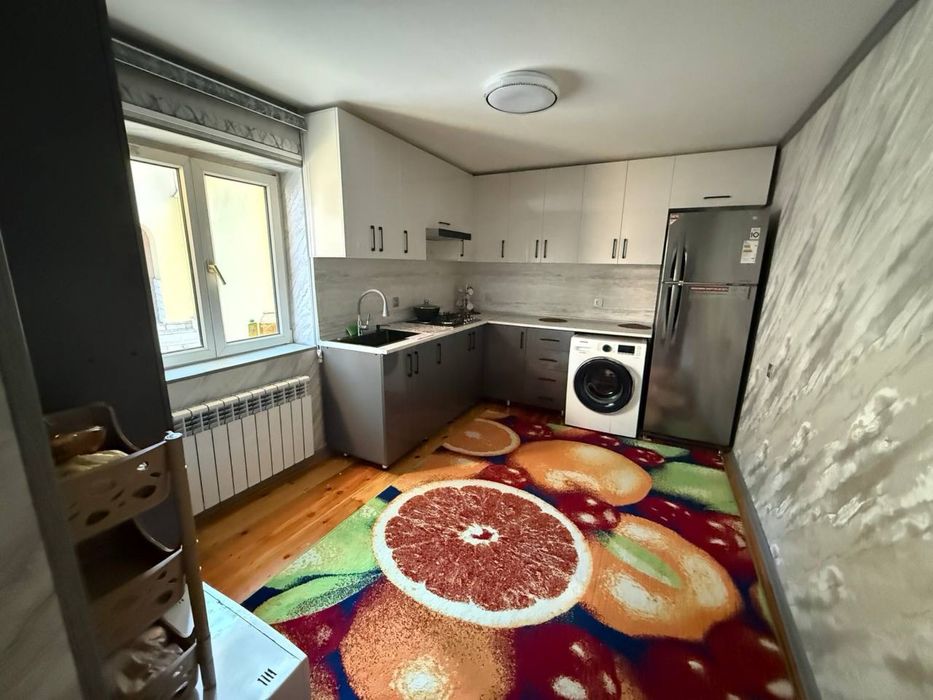 Hovli sotiladi ayrim jixozlari bilan