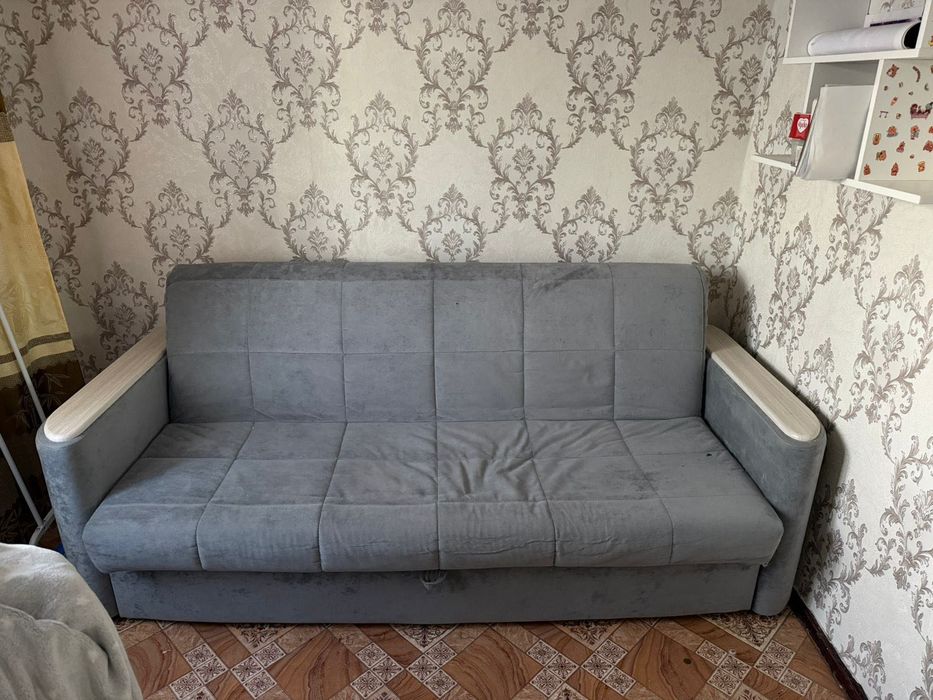 Продам диван целый