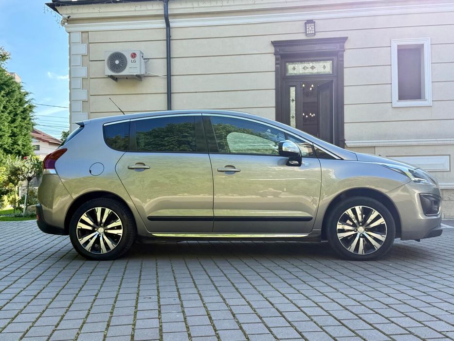 PEUGEOT 3008 HYBRID 4x4/ Piele/ Panoramic/ AUTOMAT 200cp