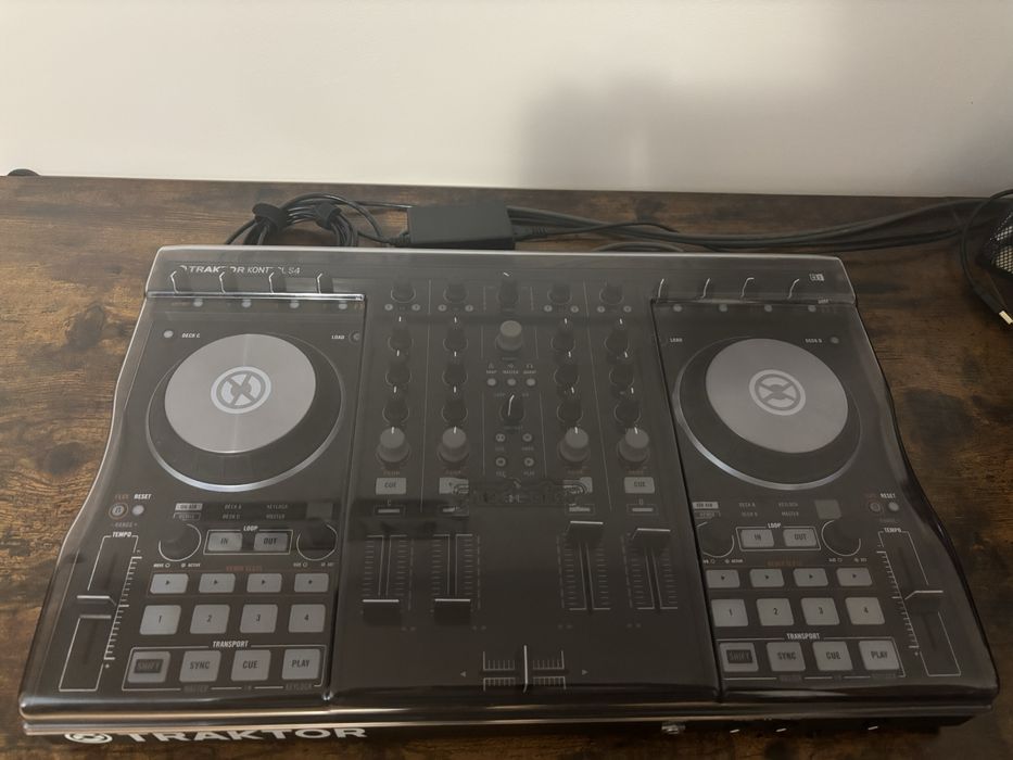 Consola Traktor S4 mk2+ 2 decksavere