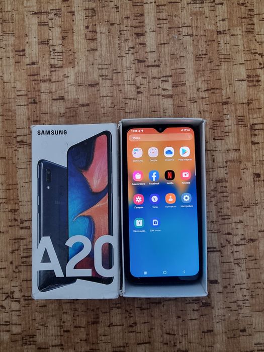 Samsung A20 32 гб