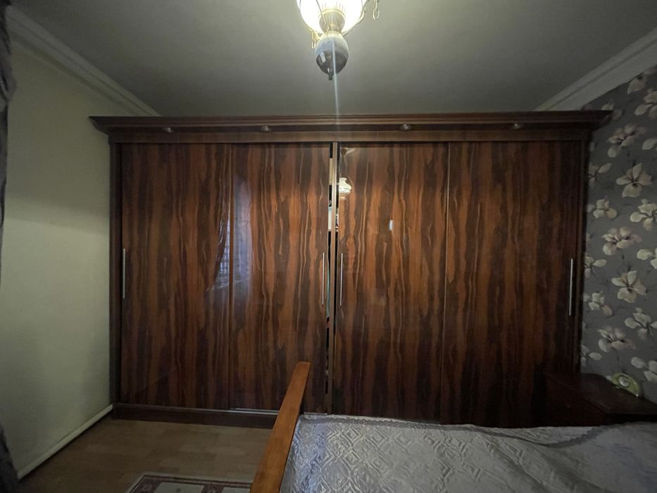 Шкаф для одежды с дверцами