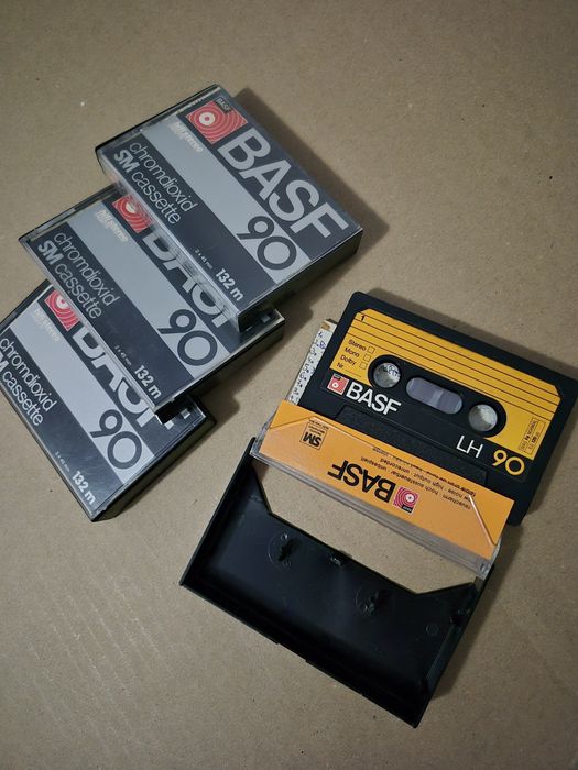 Vând Lot 4 casete audio originale Basf chromdioxid de 90 minute muzica mixta