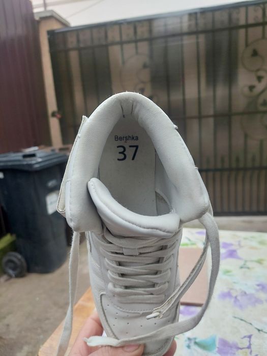 De vînzare adidași fete mărimea 37,folosiți dar încă în stare bună.