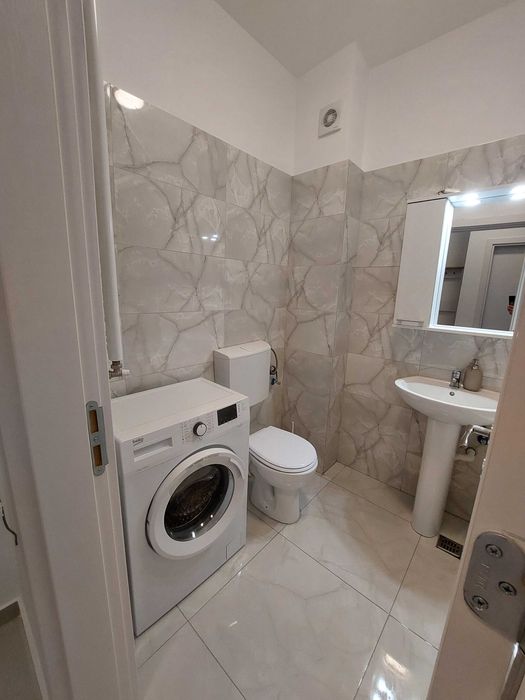 Vand garsonieră cu loc de parcare privat/direct proprietar