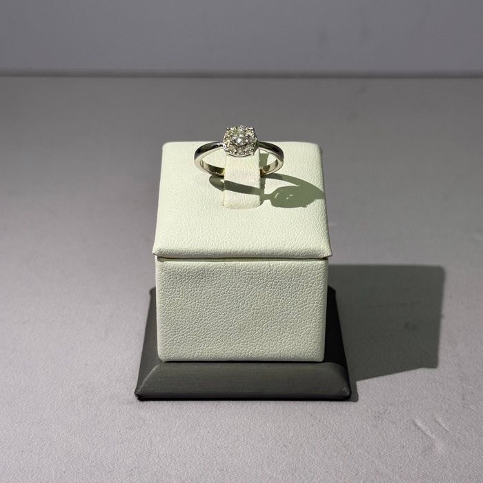 Золотое кольцо с бриллиантами/ СА