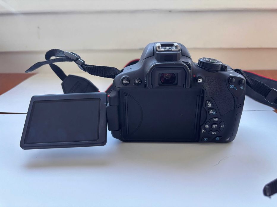 Canon EOS 700D + EF 50mm f/1.8 STM