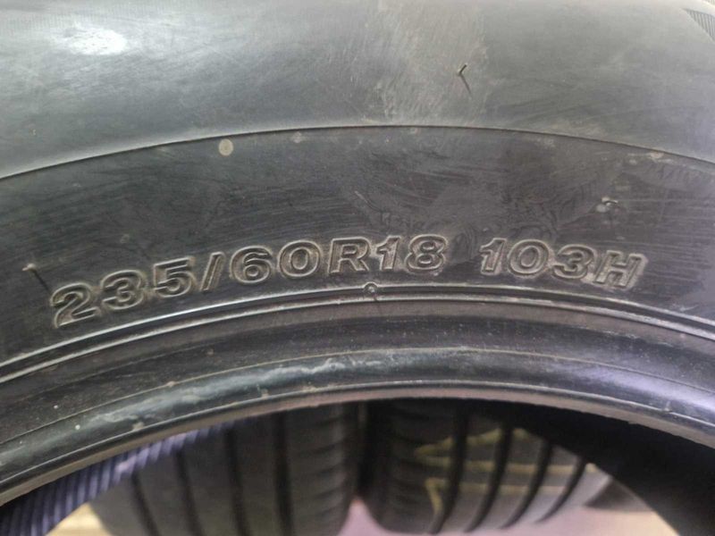 4 Bridgestone R18 235/60
летни гуми
DOT1223
