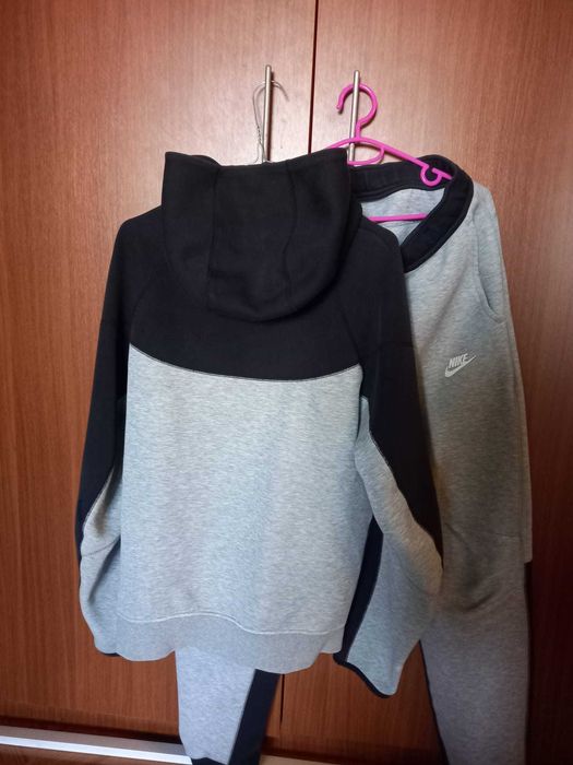 Tech Nike Gri-negru, băieți masura M