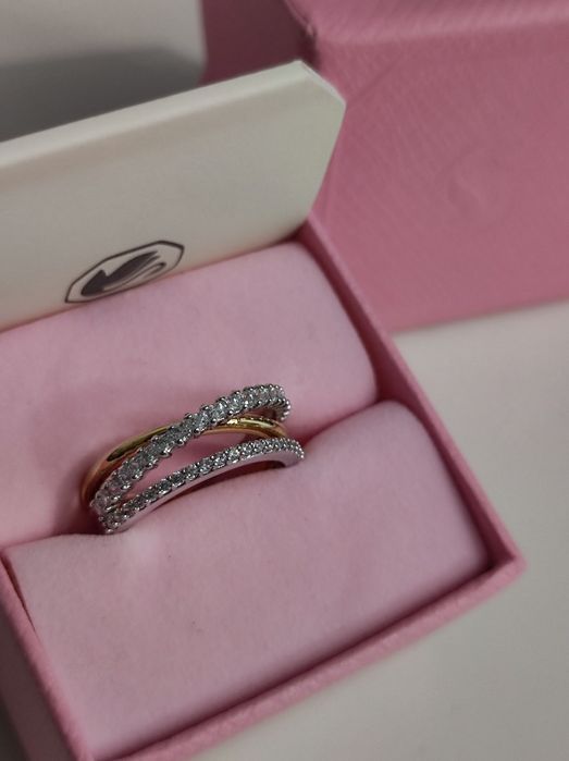 Inel Hyperbola
Tăieturi mixte, Alb, Finisaj metalic mixt