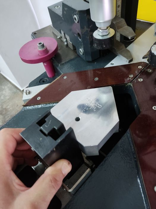 Автоматична ъглонабивна машина SCHUCO - Германия за дограма