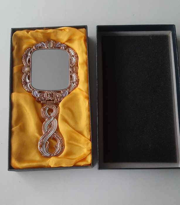 Зеркало в подарочной коробке