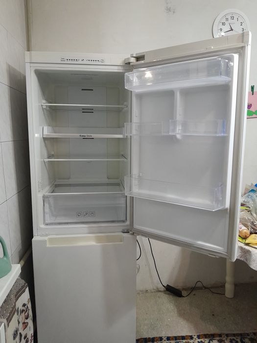 Холодильник Samsung