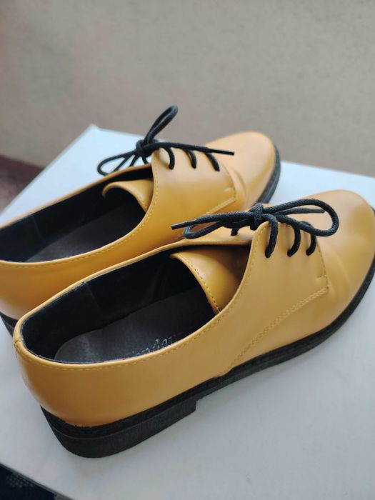 Ежедневни жълти обувки