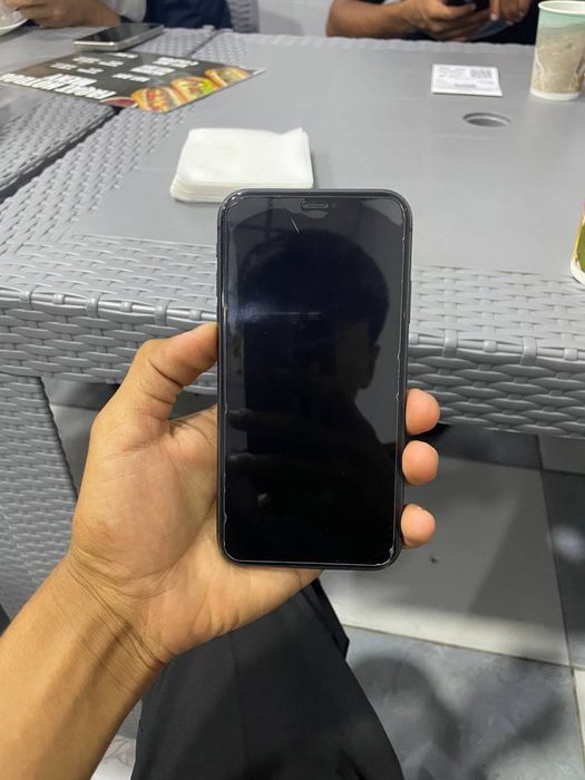 Iphone 11 sotiladi