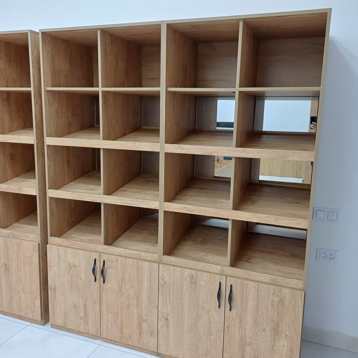 Mebel sotiladi, do'kon yoki apteka uchun mo'ljallangan.