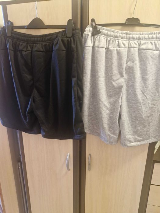 Продават се мъжки къси панталони