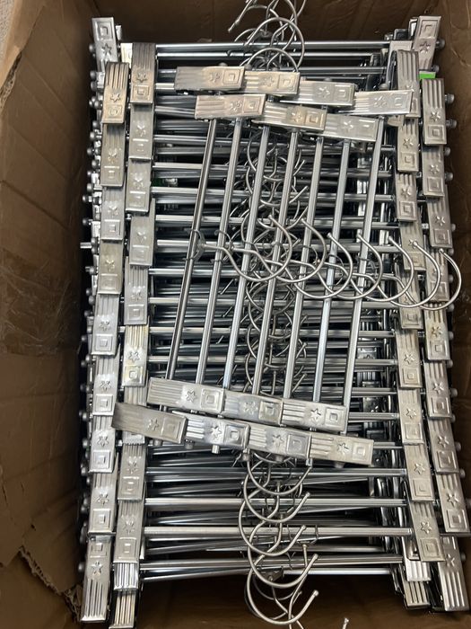 Вешалки для магазина