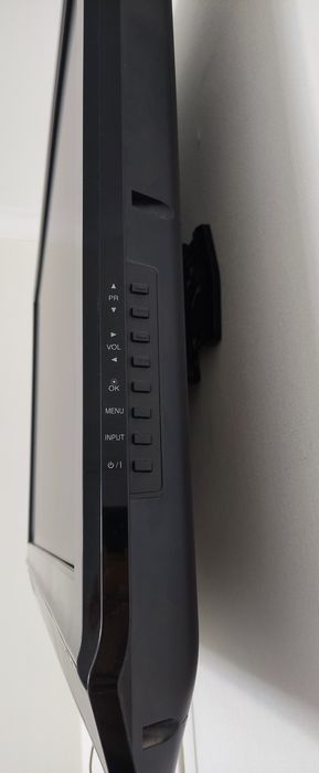 Телевизор LG, диагональ 106 см