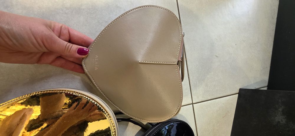 Чанта сърце Alaia златна и бежова