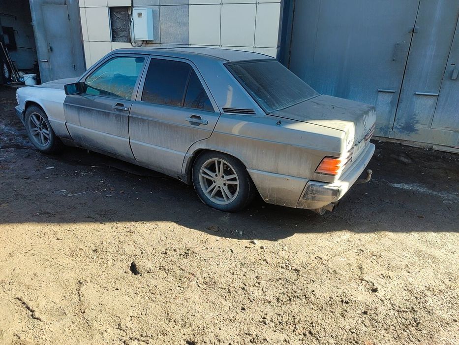 Задний крыло мерседес 190