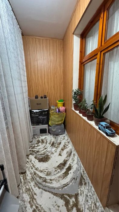 Ялангач Продается квартира 2/4/4 балкон 1.5х3