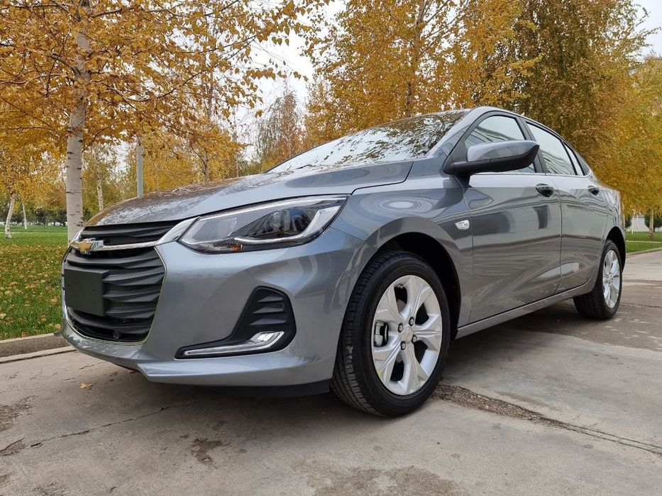 Оних автомобил сотилади