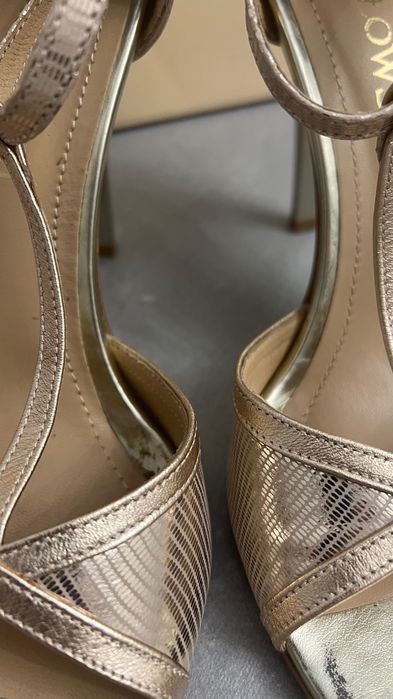 Продам босоножки