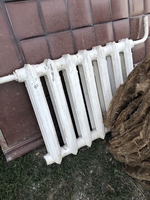 Продам чугунную батарею