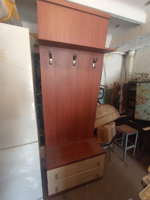 Продам вешалку для верхней одежды