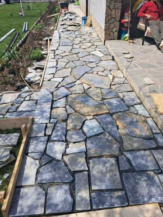 Amenajări cu piatră naturală de munte și montaj inclus