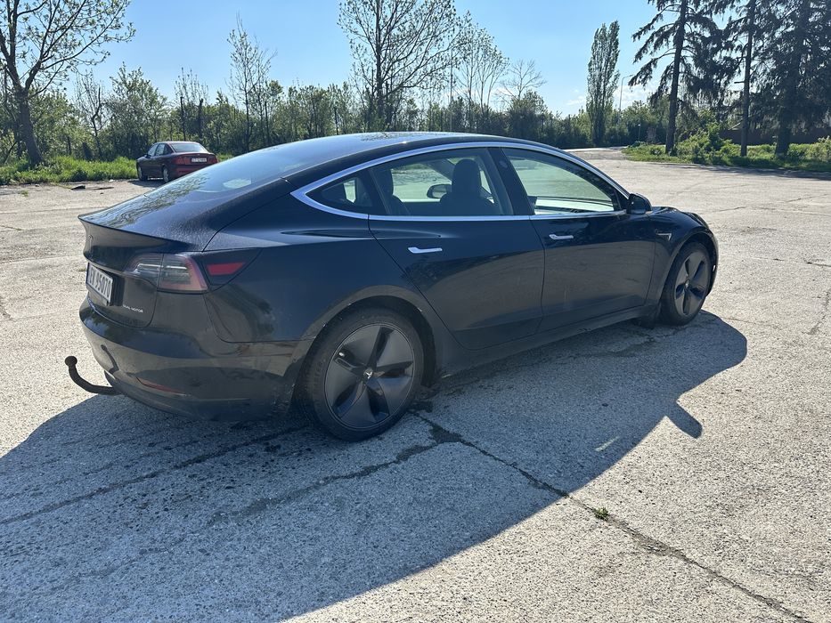 Tesla model 3 long range