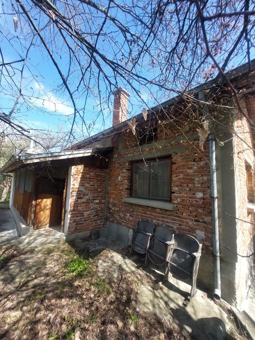 Продава къща в с. Белопопци