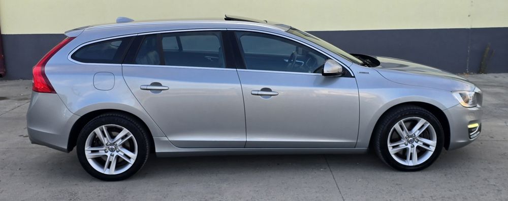 Volvo V60 Plug-In Hybrid * Summum * AWD * 4x4 * Automat